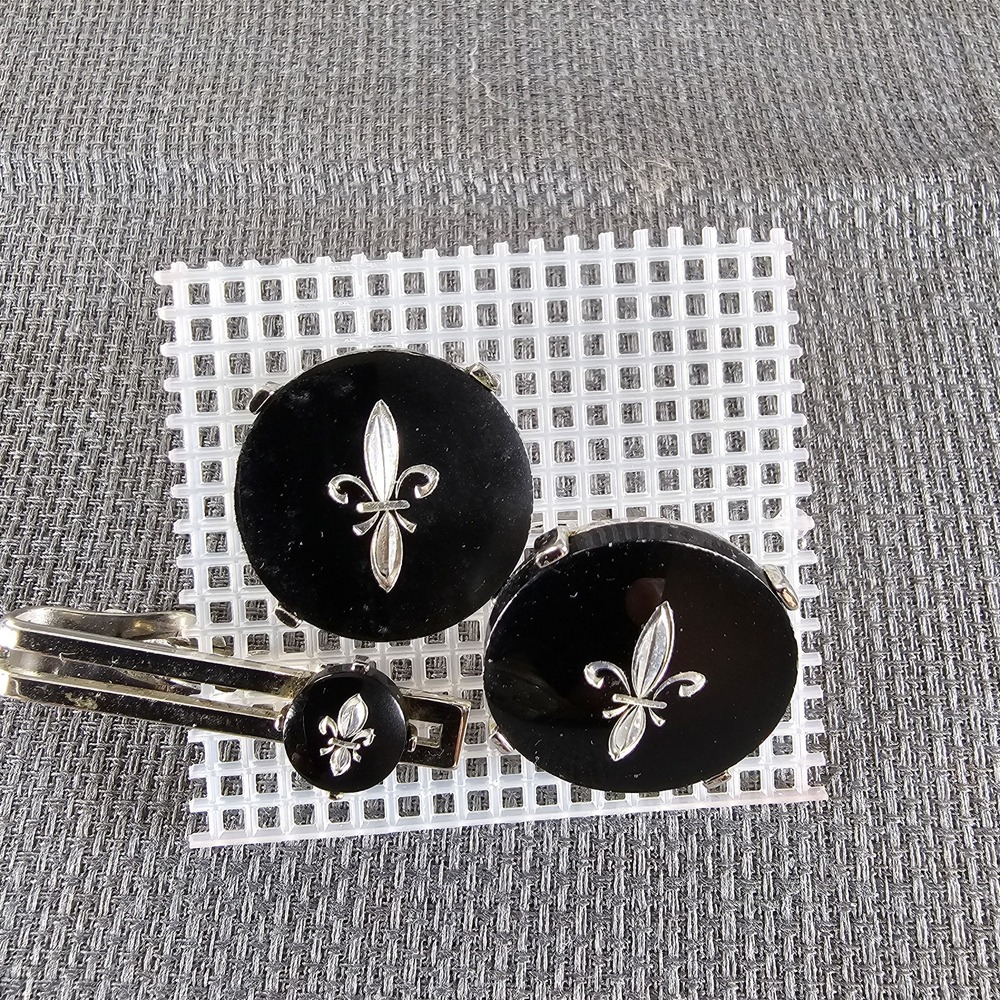 Vintage Fleur De Lis Cufflinks‎ And Matching Neck Tie Clip In Great Shape